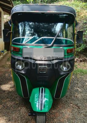 Bajaj Three Wheel 2017