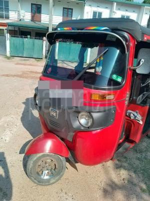 Bajaj Three Wheel 2016