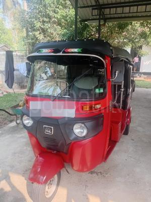 Bajaj Three Wheel 2015