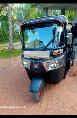 Bajaj Three Wheel 2016