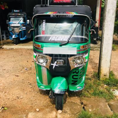 Bajaj Three Wheel 2016