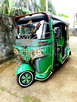 Bajaj Three Wheel 2015