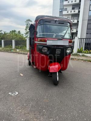 Bajaj Three Wheel 2015