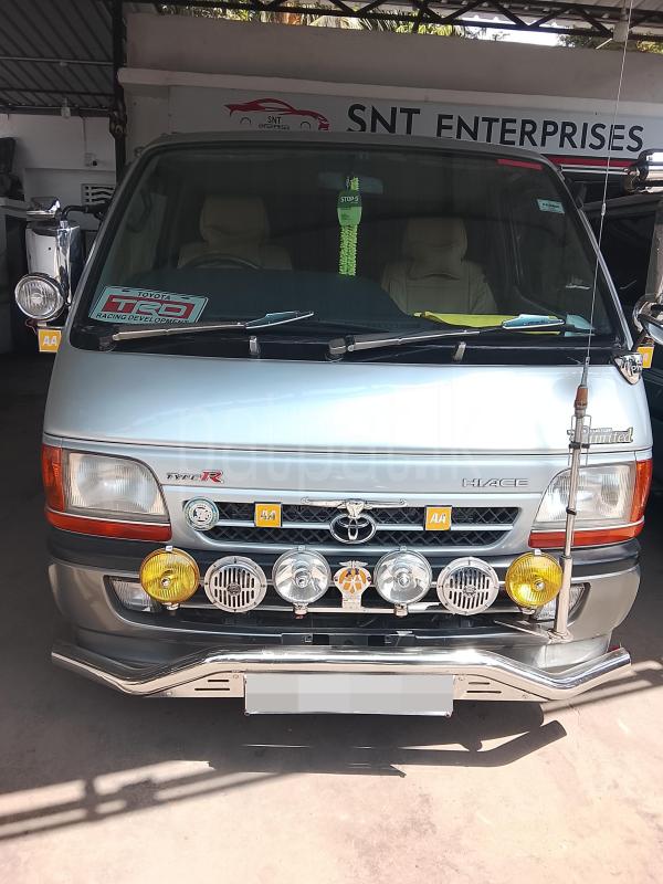 Toyota Hiace 2003 - භාවිතා කරන ලද වෑන් රථය sale in Sri Lanka - patpat.lk