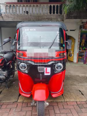Bajaj Three Wheel 2014