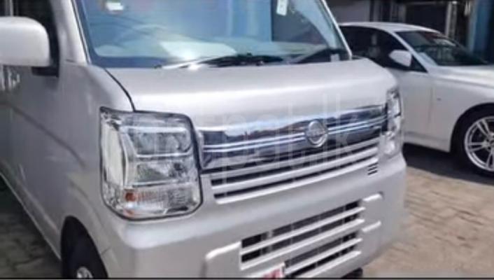 Nissan NV100 2024