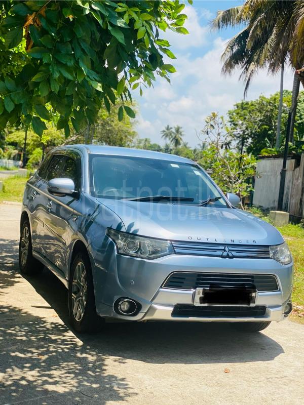 Mitsubishi Outlander 2014 -  SUV sale in Sri Lanka - patpat.lk