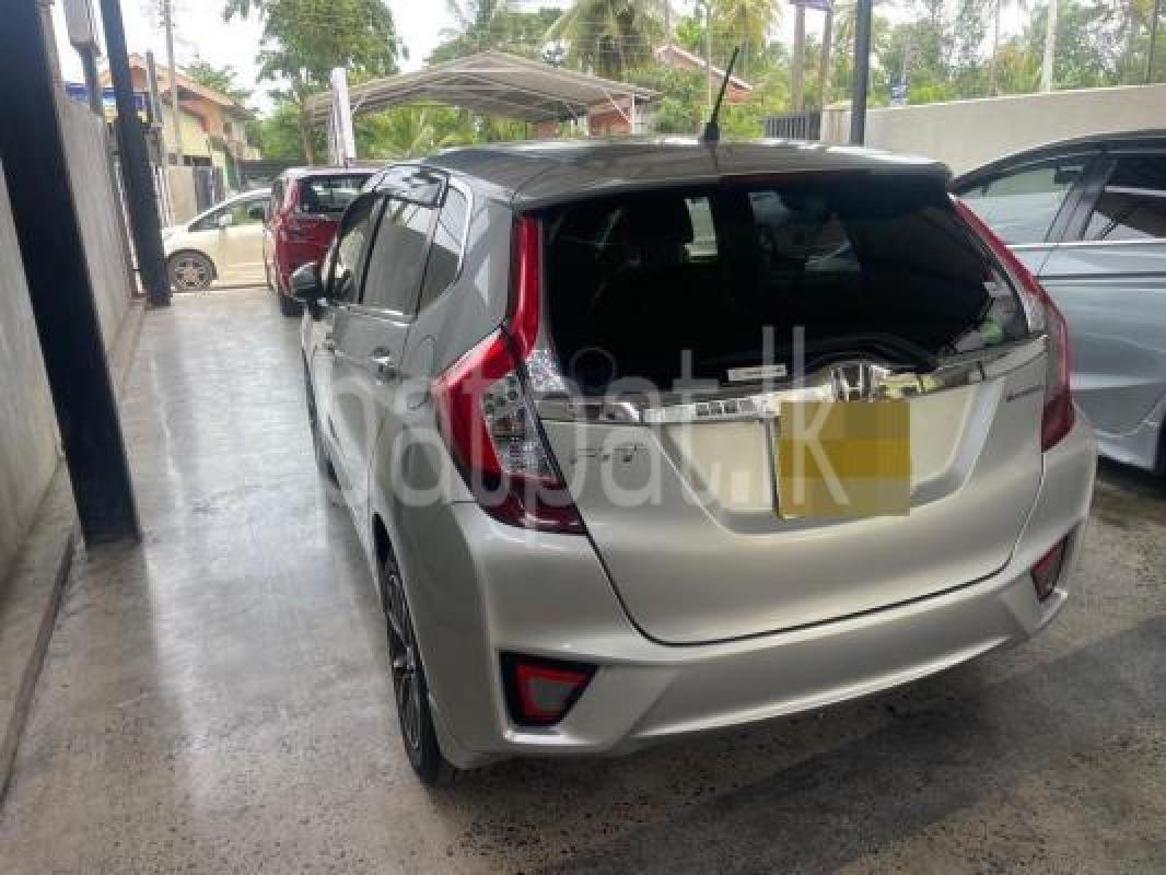 Honda FIT HYBRID 2013 -  கார் sale in Sri Lanka - patpat.lk