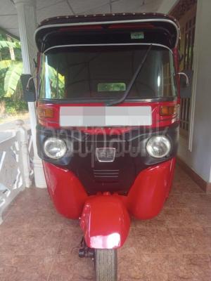 Bajaj Three Wheel 2015