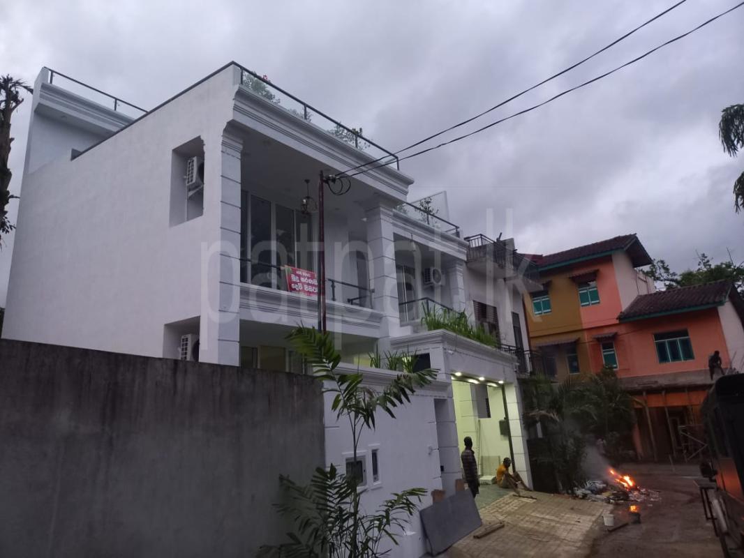 House for Sale in Wellawatta (Colombo 06)