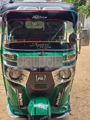 Bajaj Three Wheel 2017