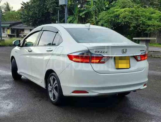 Honda Grace 2015