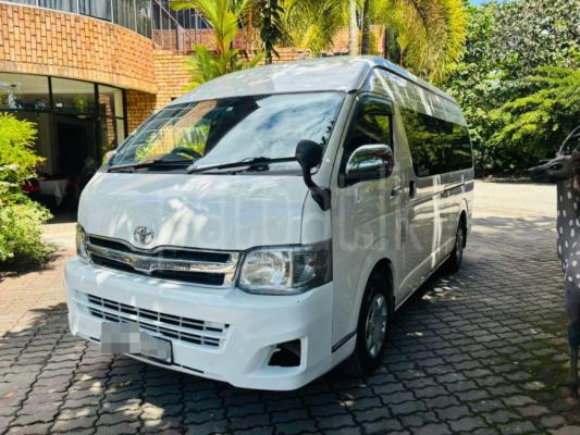 Toyota Hiace 2011