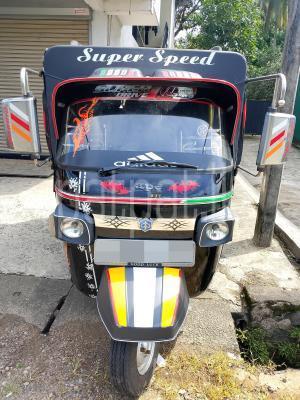 Piaggio Three Wheel 2015