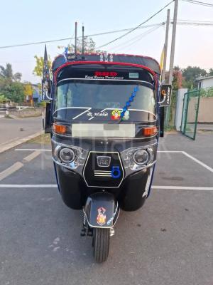 Bajaj Three Wheel 2015