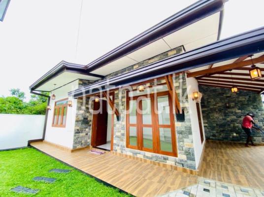 House for Sale in Athurugiriya
