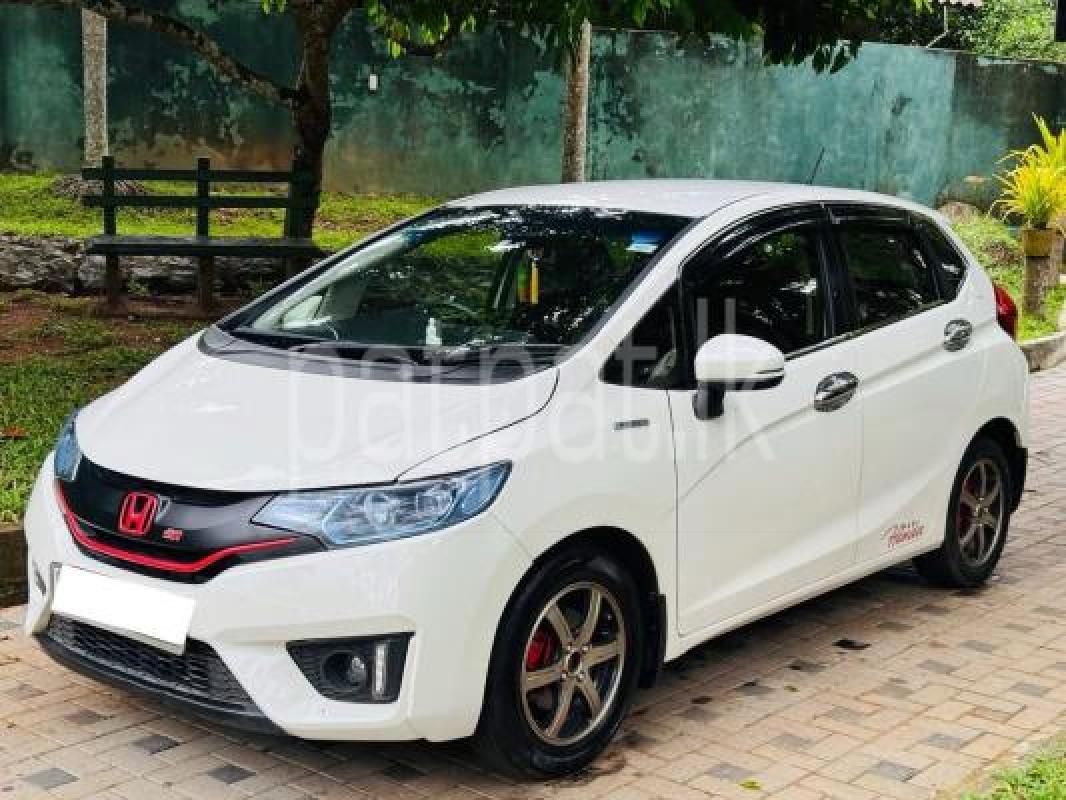 Honda Fit 2015 - භාවිතා කරන ලද කාර් sale in Sri Lanka - patpat.lk