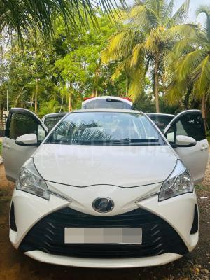 Toyota Vitz 2017 -  கார் sale in Sri Lanka - patpat.lk