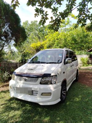 Toyota Noah 2001