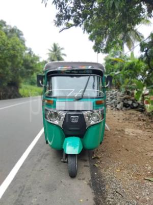 Bajaj Three Wheel 2017