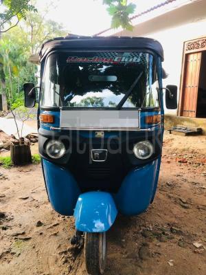 Bajaj Three Wheel 2015