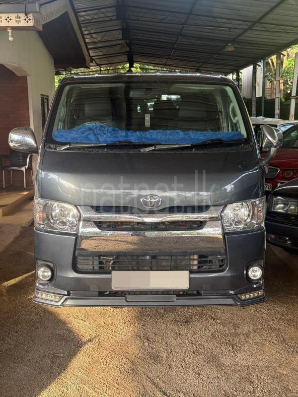 Toyota Hiace 2015 - භාවිතා කරන ලද වෑන් රථය sale in Sri Lanka - patpat.lk