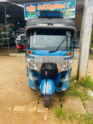 Bajaj Three Wheel 2015