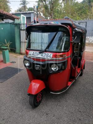 Bajaj Three Wheel 2017