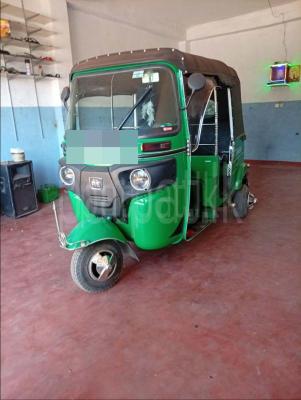Bajaj Three Wheel 2018