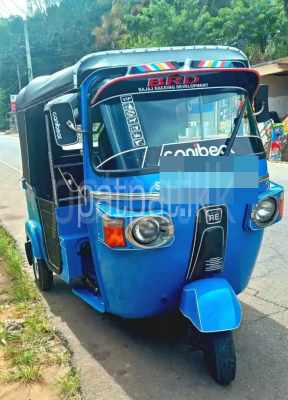 Bajaj Three Wheel 2013