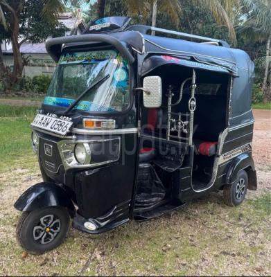 Bajaj Three Wheel 2015
