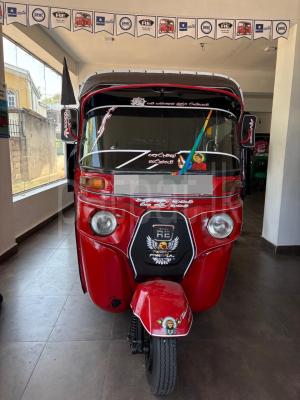 Bajaj Three Wheel 2015