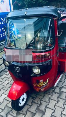 Bajaj Three Wheel 2015