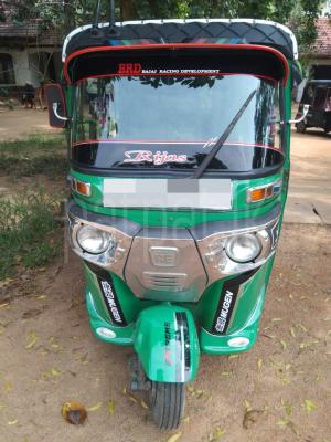 Bajaj Three Wheel 2015