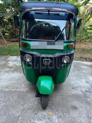 Bajaj Three Wheel 2016