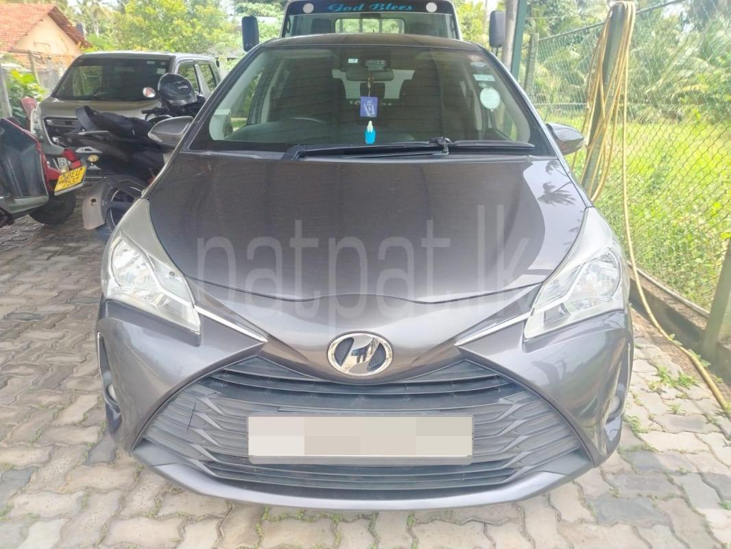 Toyota Vitz 2017 -  கார் sale in Sri Lanka - patpat.lk