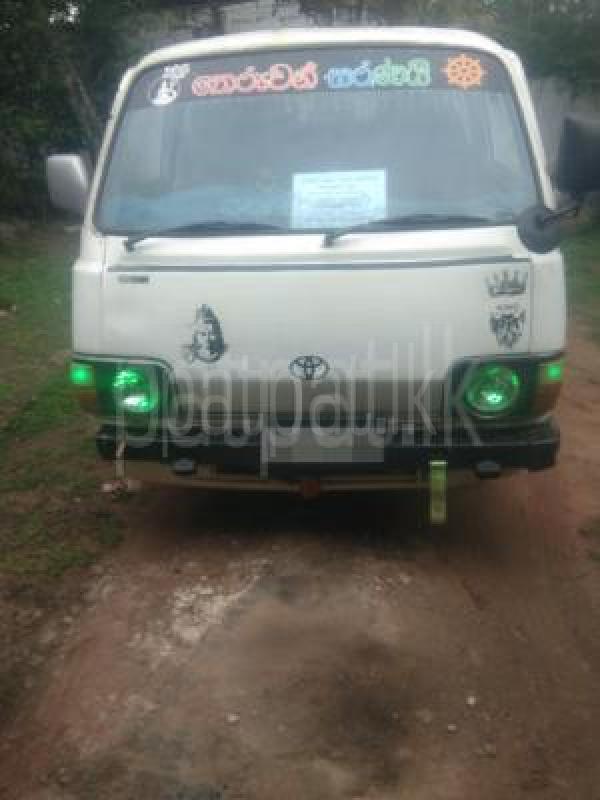 Toyota Hiace 1981 - භාවිතා කරන ලද වෑන් රථය sale in Sri Lanka - patpat.lk