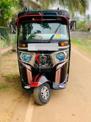 Bajaj Three Wheel 2014