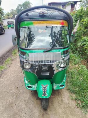 Bajaj Three Wheel 2014