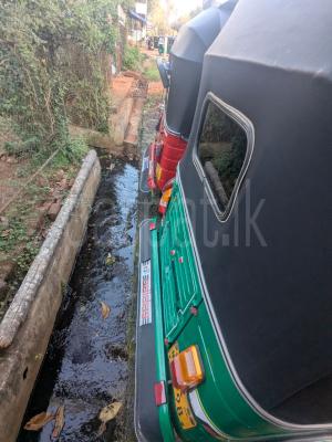 Bajaj Three Wheel 2011