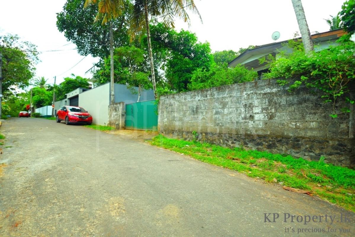 Residential Land for Sale in Talawatugoda