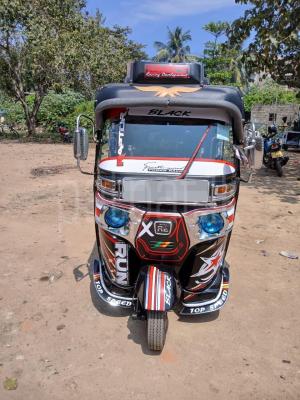 Bajaj Three Wheel 2015