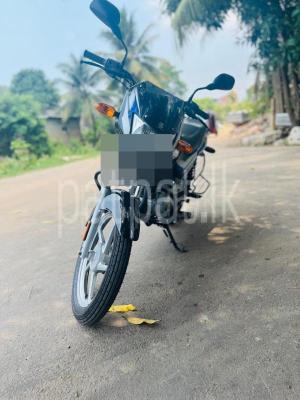 Bajaj CT100 2025