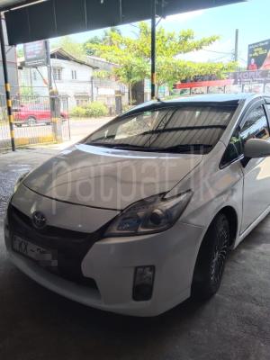 Toyota PRIUS G TOURUING 2011 -  கார் sale in Sri Lanka - patpat.lk