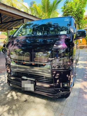 Toyota Hiace 2015 - භාවිතා කරන ලද වෑන් රථය sale in Sri Lanka - patpat.lk