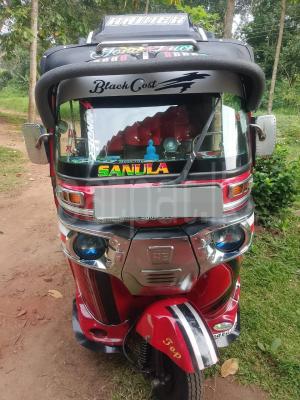 Bajaj Three Wheel 2014