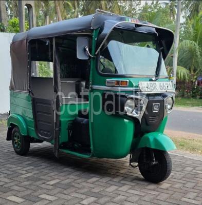 Bajaj Three Wheel 2018