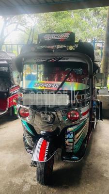 Bajaj Three Wheel 2016