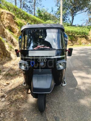 Piaggio Three Wheel 2012