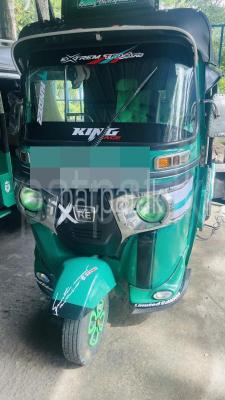 Bajaj Three Wheel 2015
